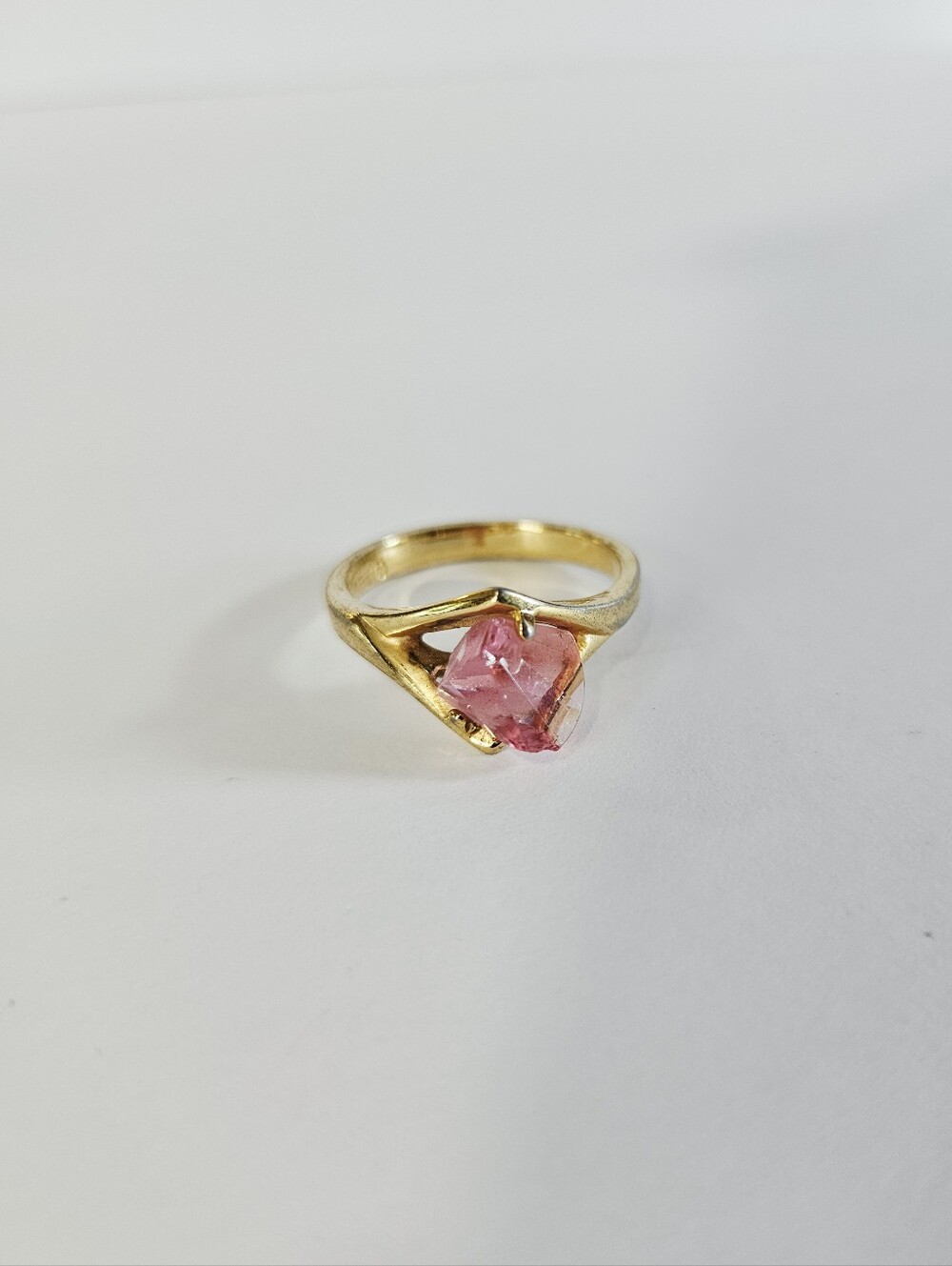 Vintage Aurora Jewelry Rose Quartz Crystal 18K G.E. Pink Raw Cut Brutalist Ring